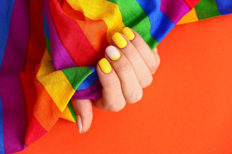 Read more about the article Success Stories: Transforming Ordinary Nails Into Stunning March Manicures